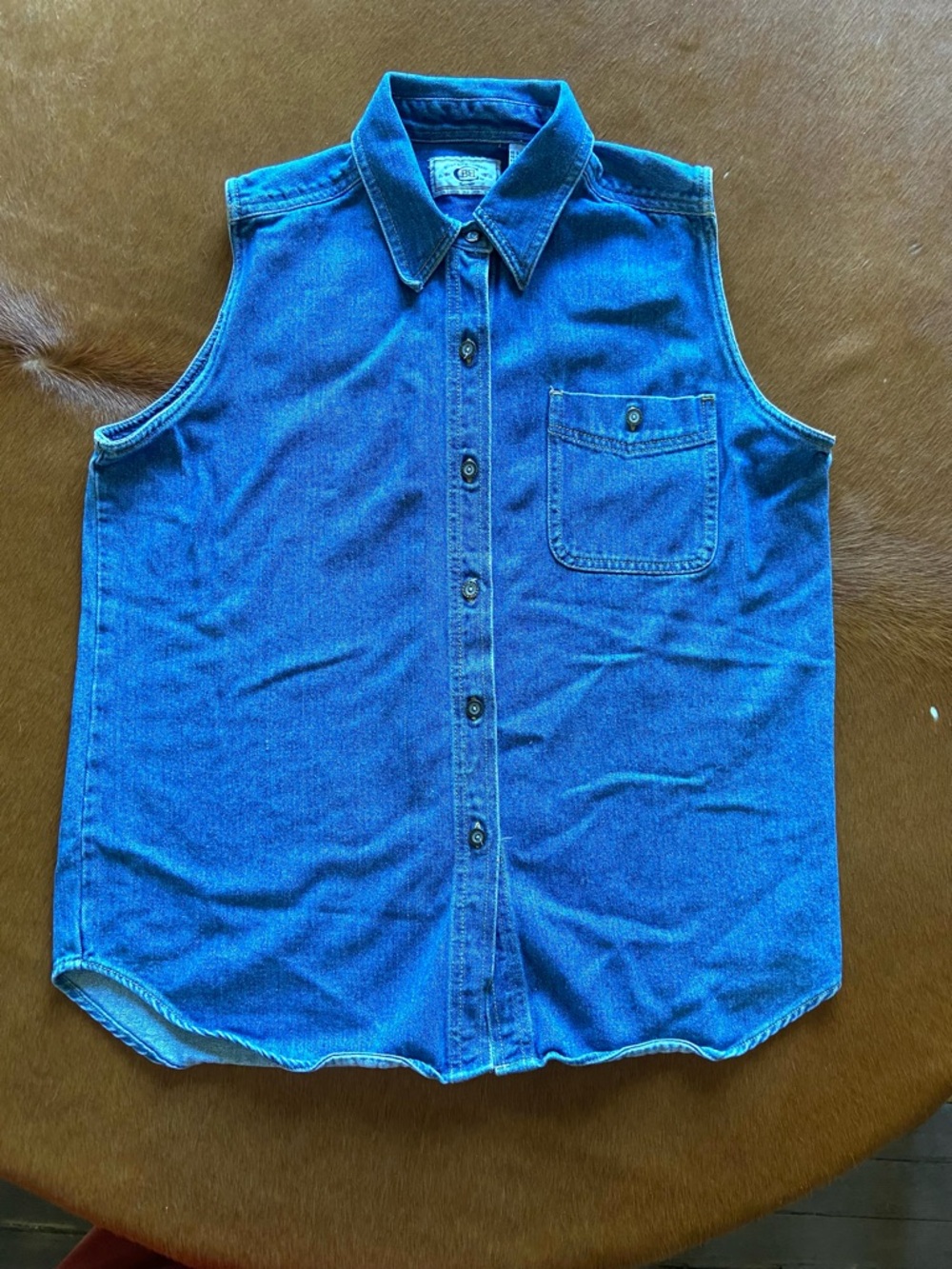 Womens' Sleeveless Denim Button-Up Shirt - Blue 90s style
